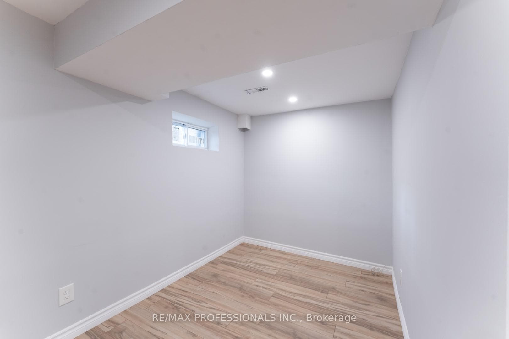 2697 Romark Mews photo 28