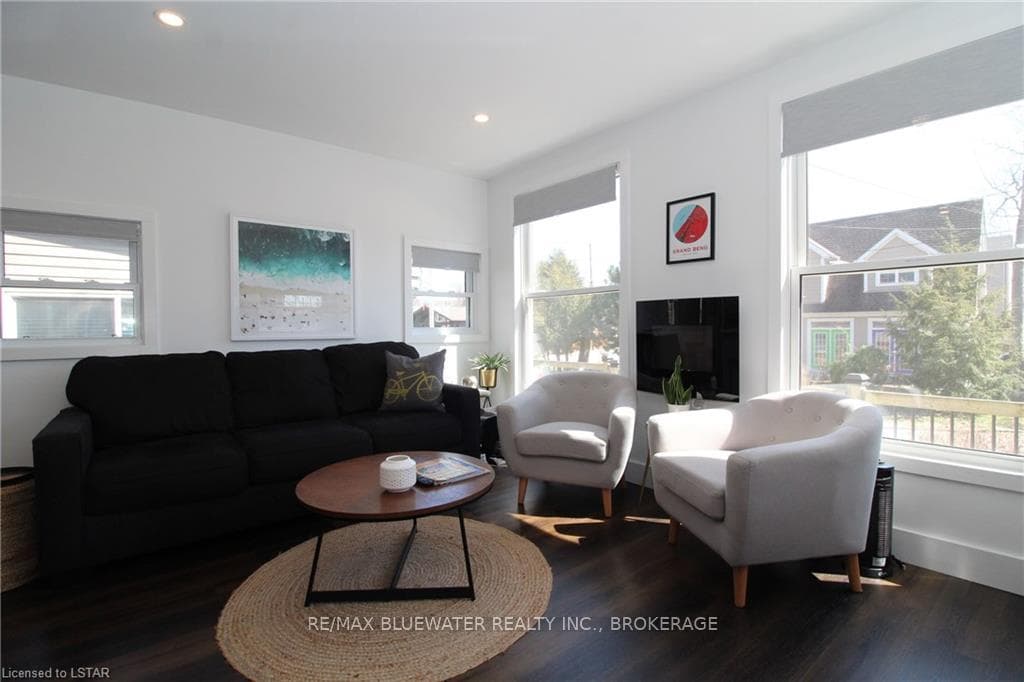 13 QUEENS Avenue photo 17