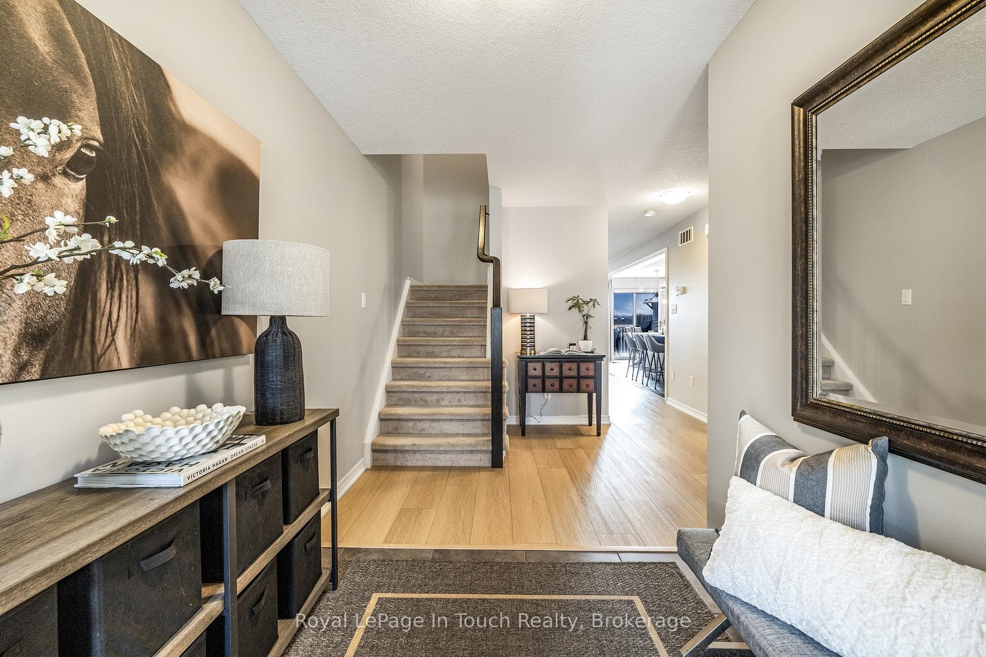 26 Oakes Crescent photo 5