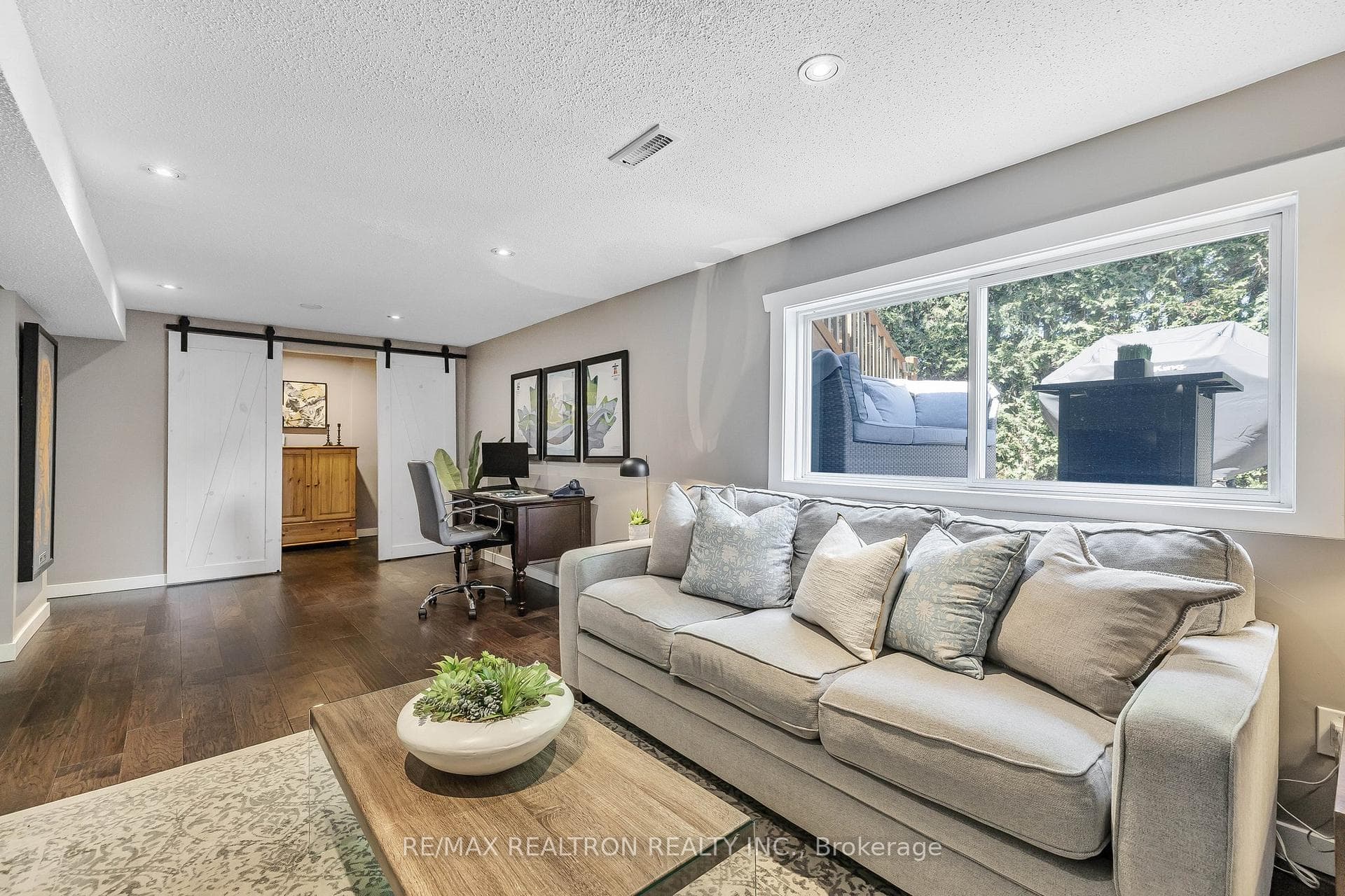 245 Sheffield Street photo 28