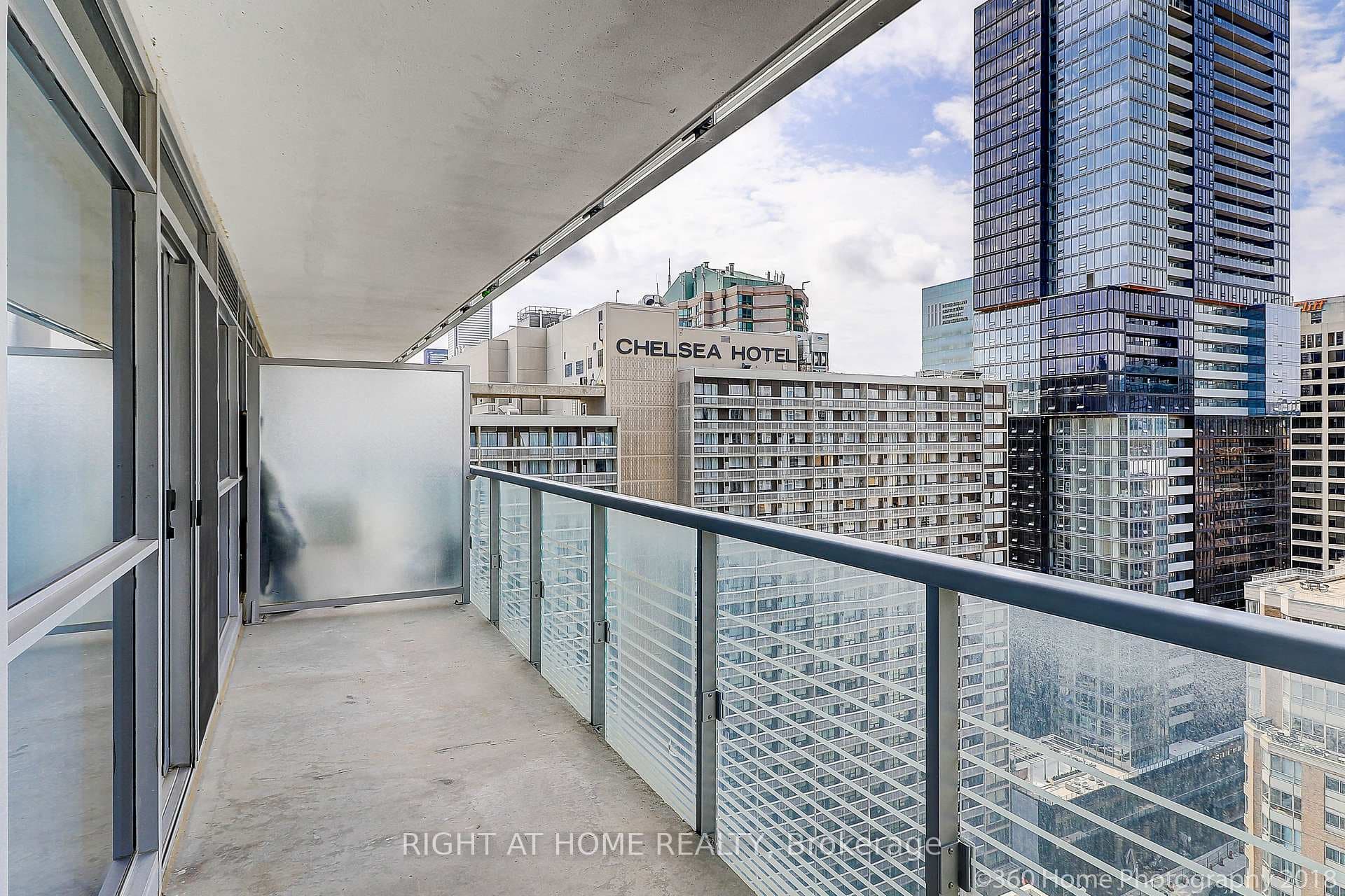 386 Yonge Street Unit 1912 photo 22