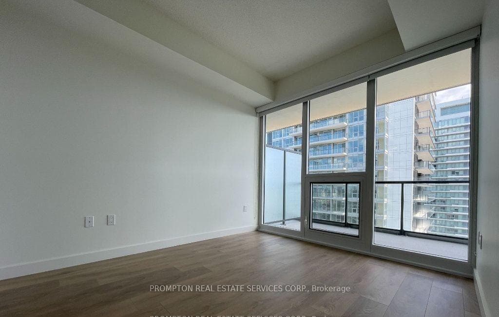 85 McMahon Drive Unit 3501 photo 6