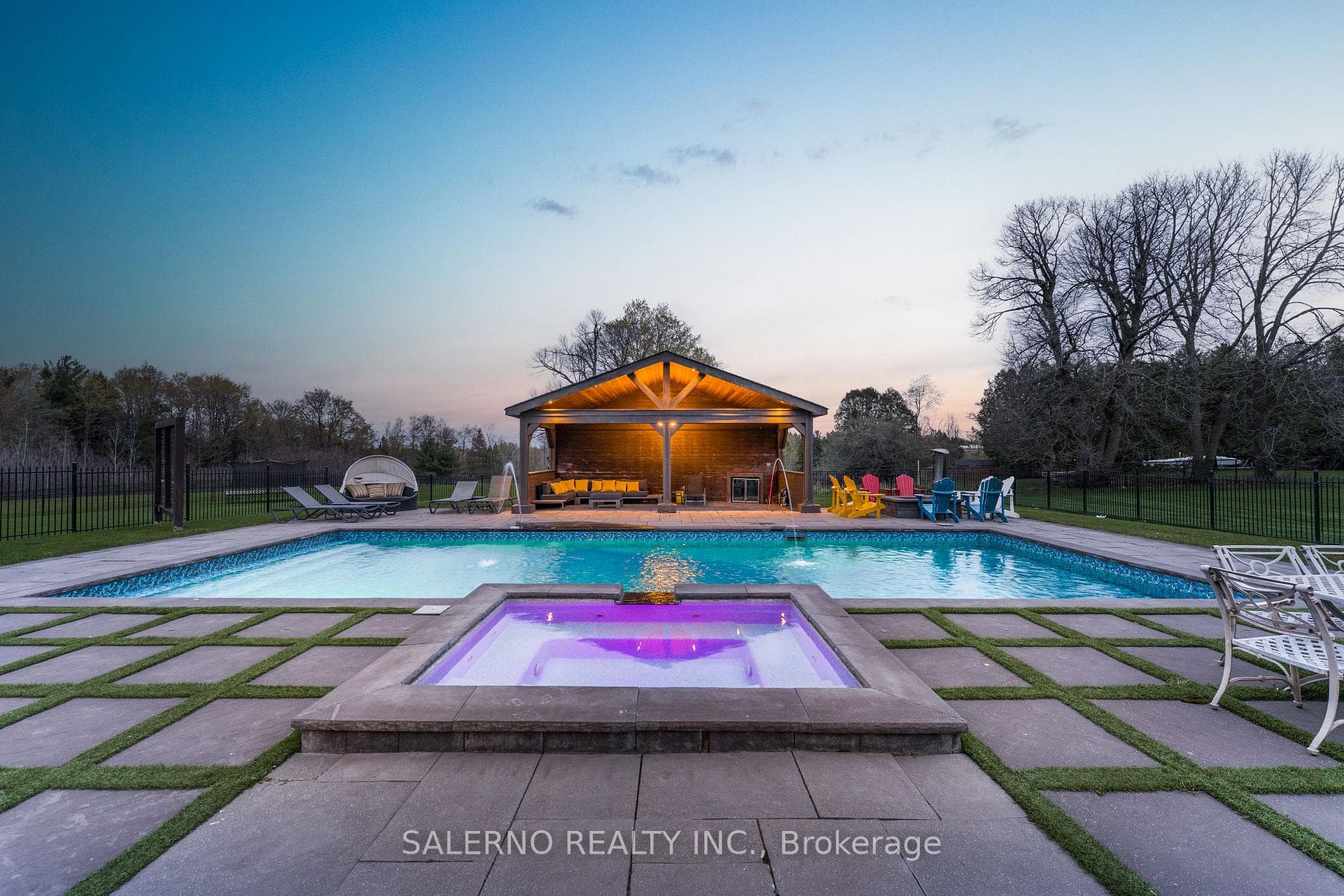 21 Stallions Court photo 46