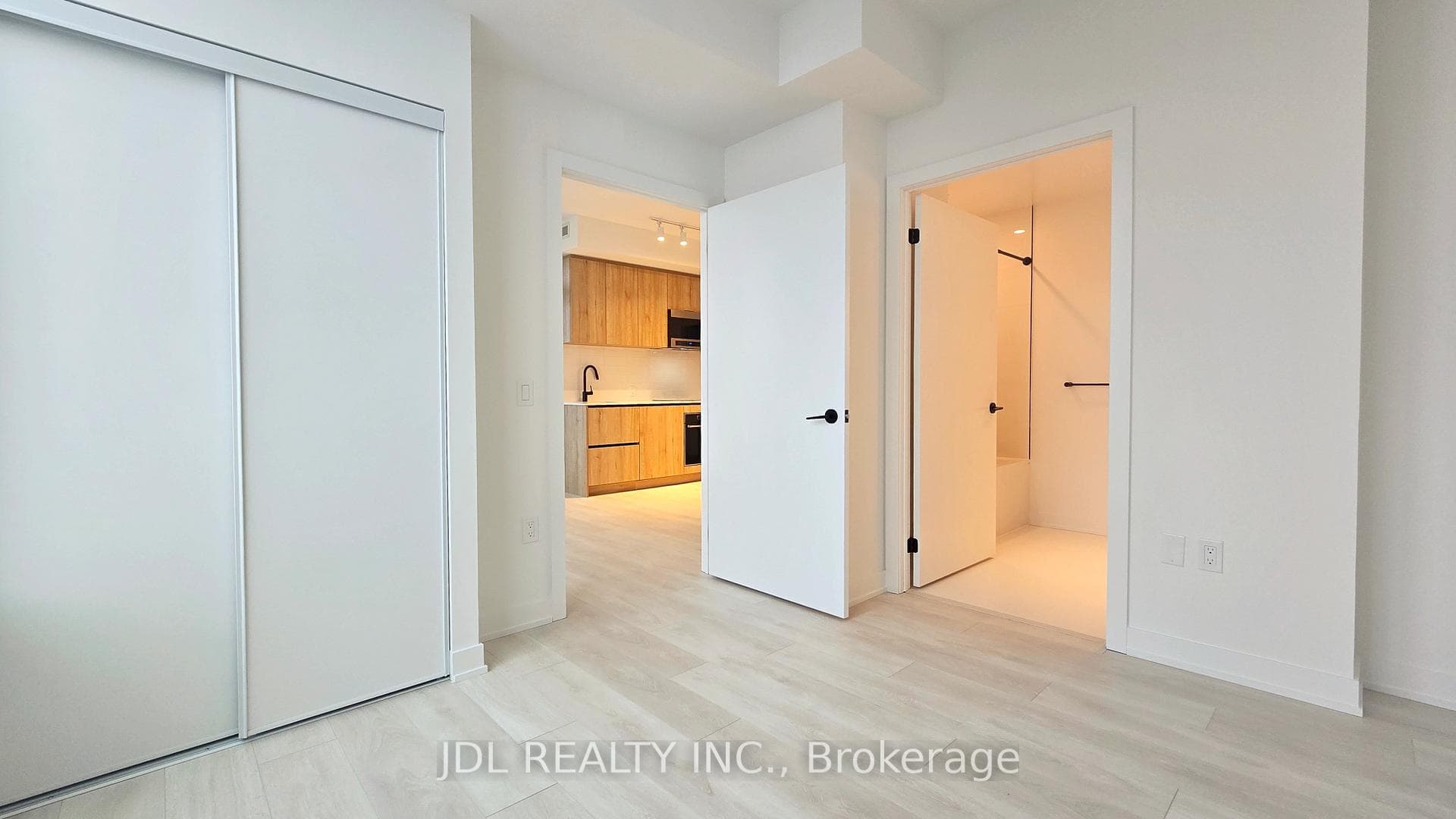 117 Broadway Avenue Unit 1611 photo 6
