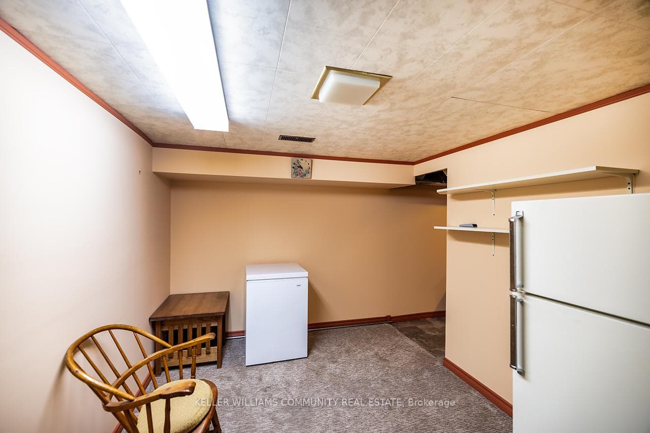 904 Sherbrooke Street photo 32