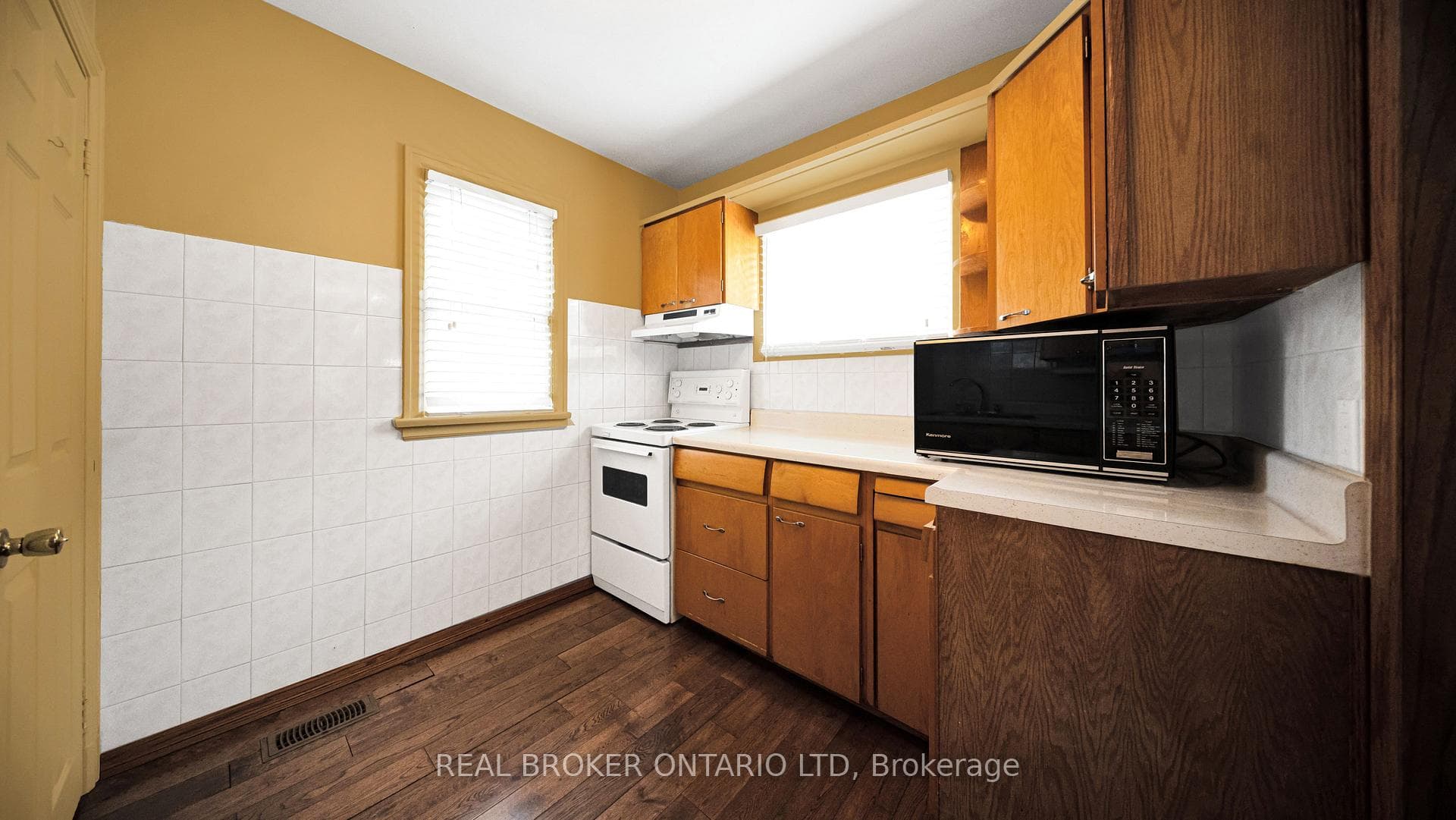 74 Sterling Street photo 10