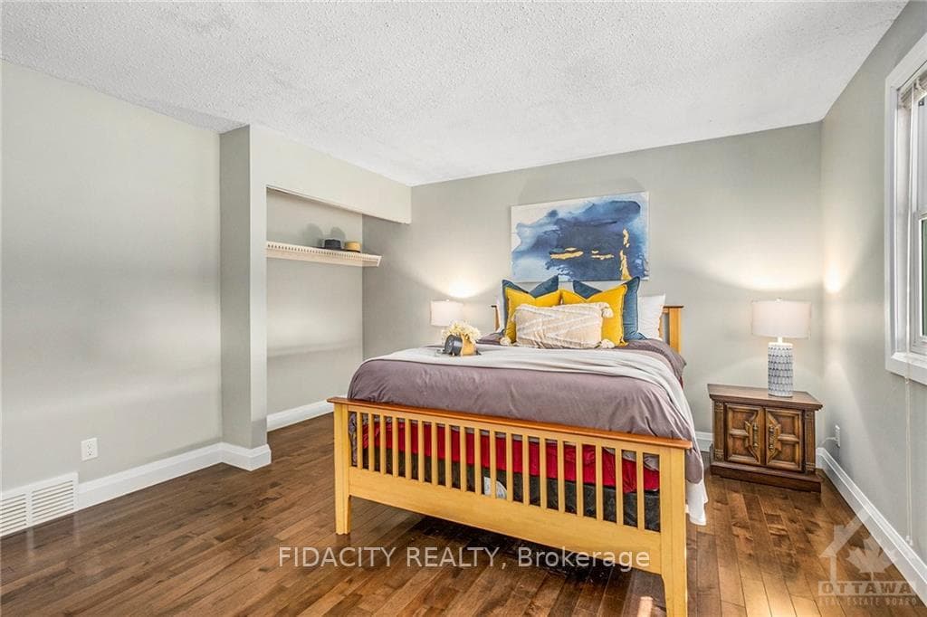 2956 RIVER Road photo 17