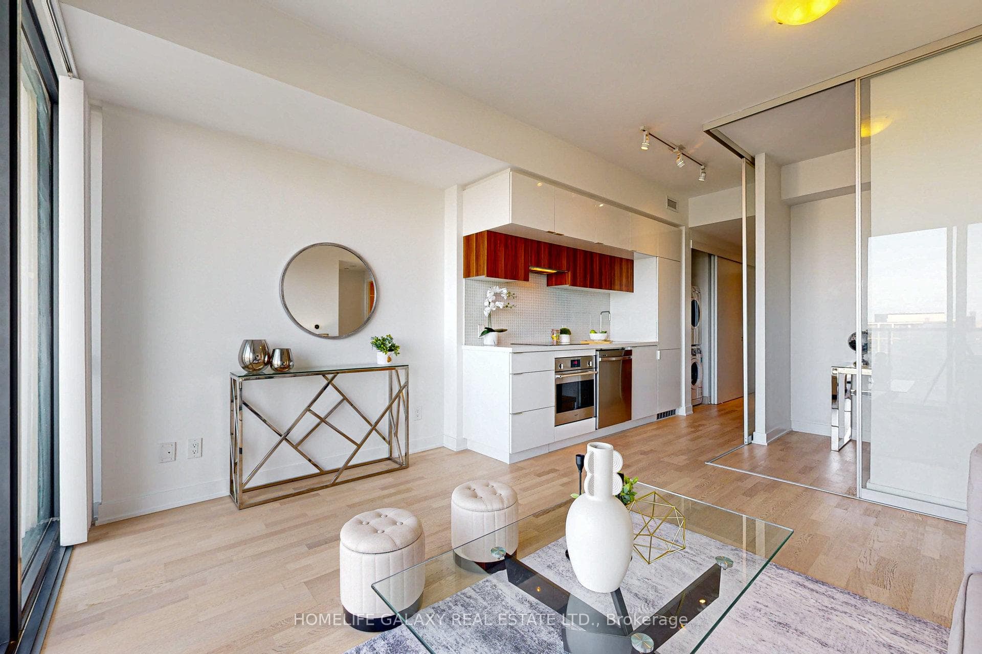 185 Roehampton Avenue Unit 1307 photo 14