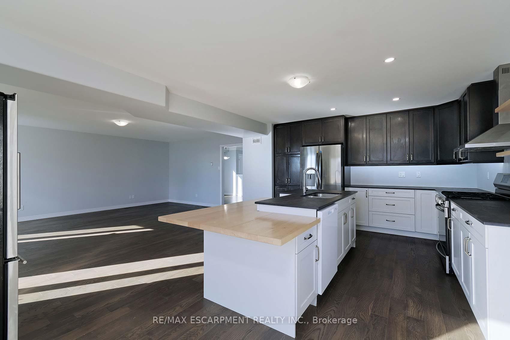 901 Bamford Terrace photo 11