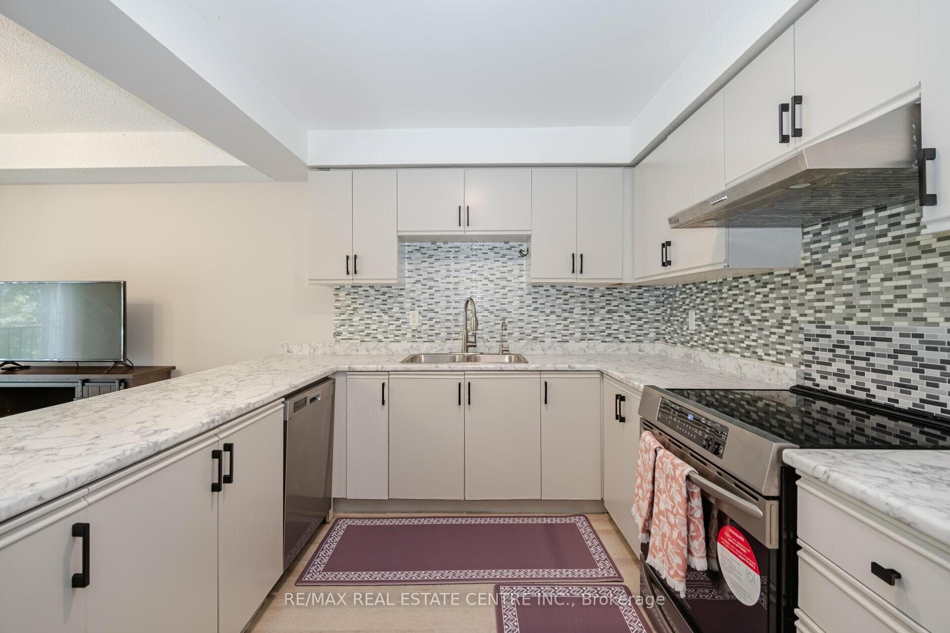 456 Janefield Avenue Unit 216 photo 17