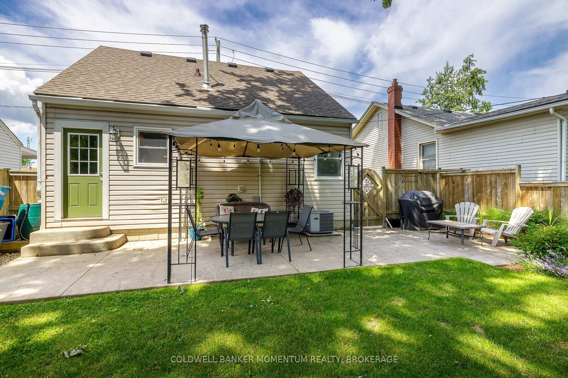74 Haig Street photo 24
