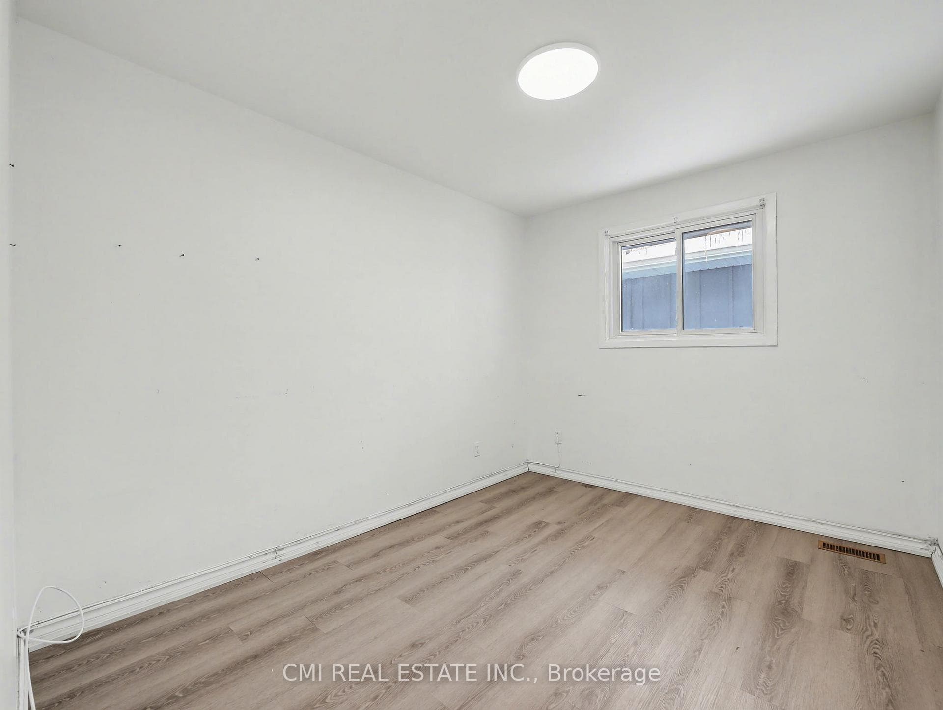 4306 East Avenue photo 12