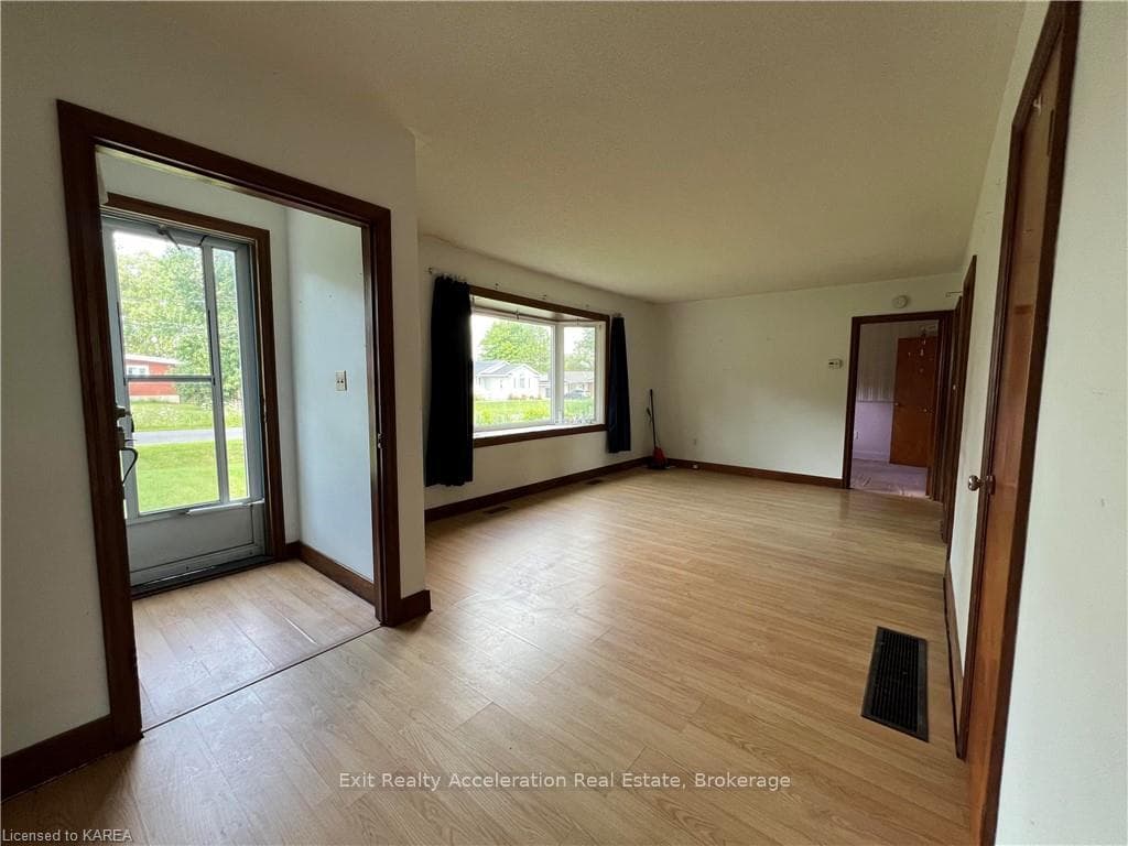 273 EUNICE Drive photo 4