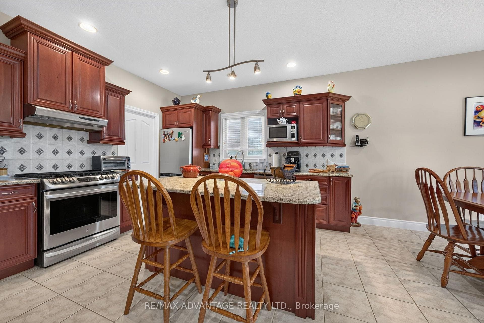 8 Willard Crescent photo 10