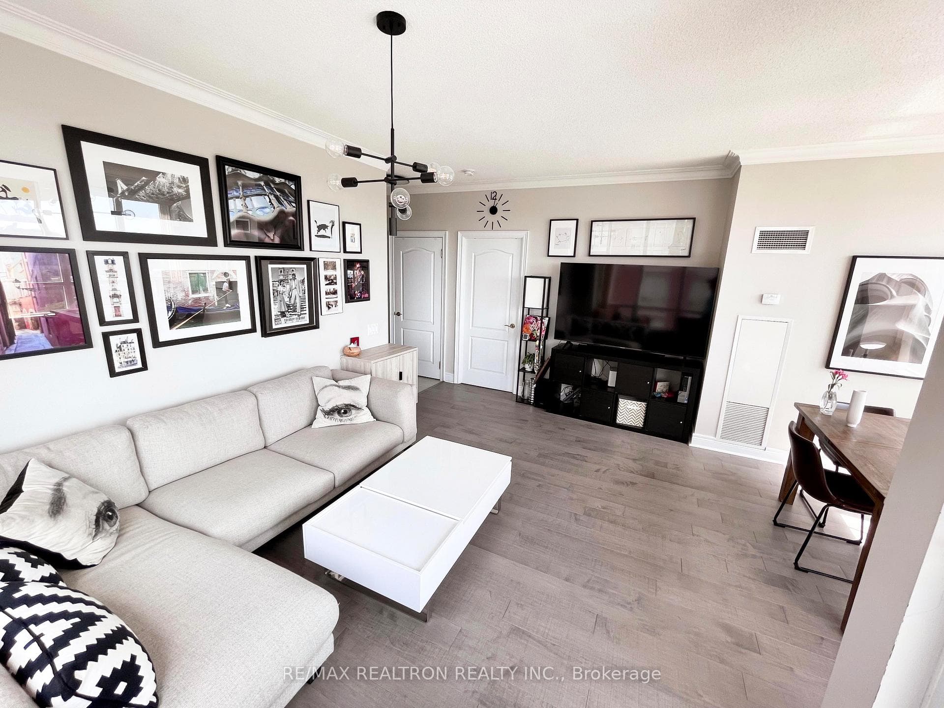1 Clairtrell Road Unit 1205 photo 4