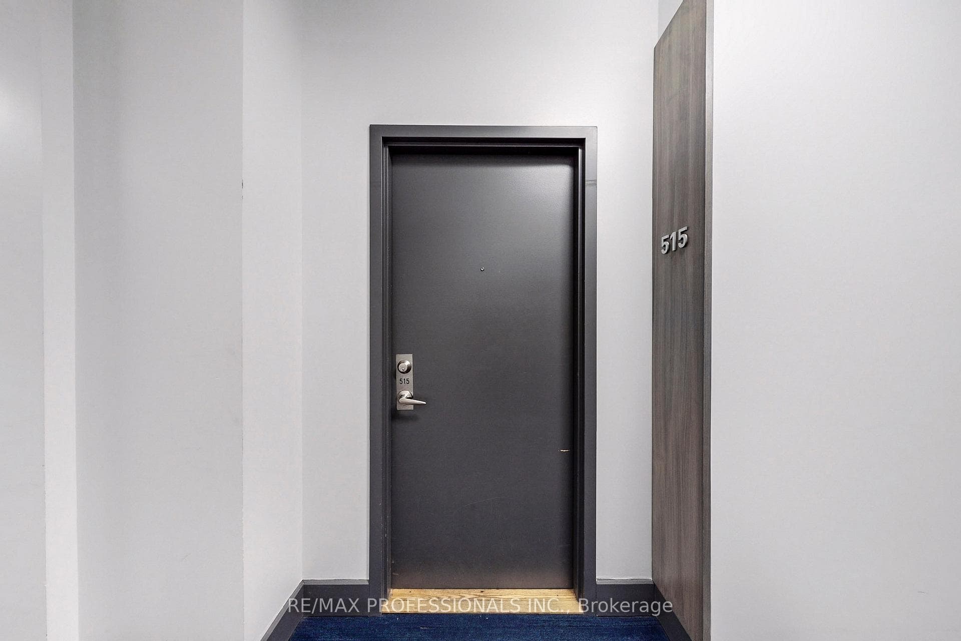 955 Queen Street Unit 515 photo 24