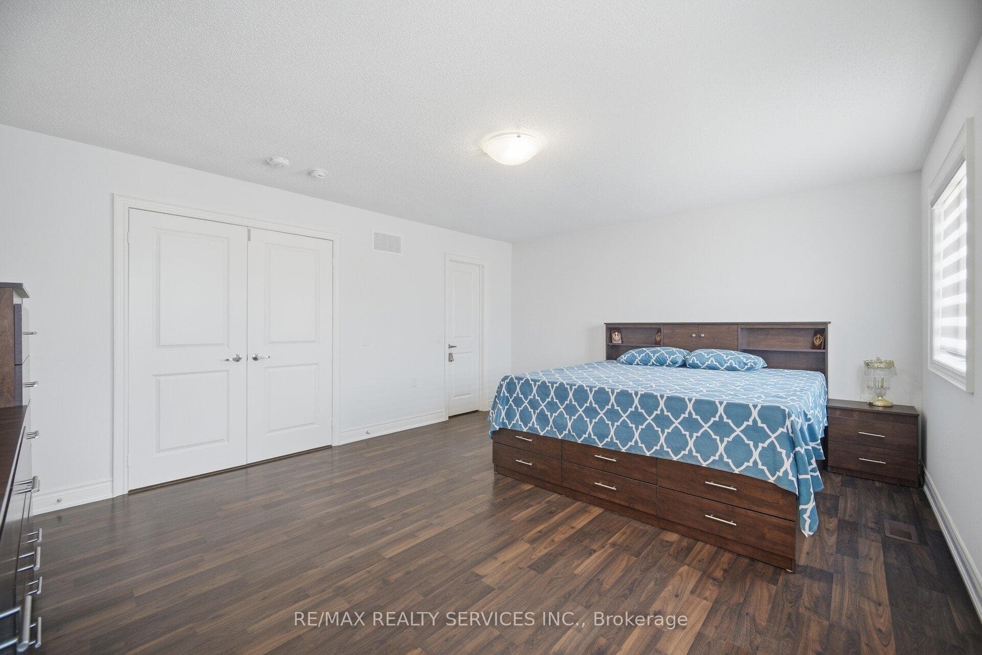 585 Dougall Avenue photo 25