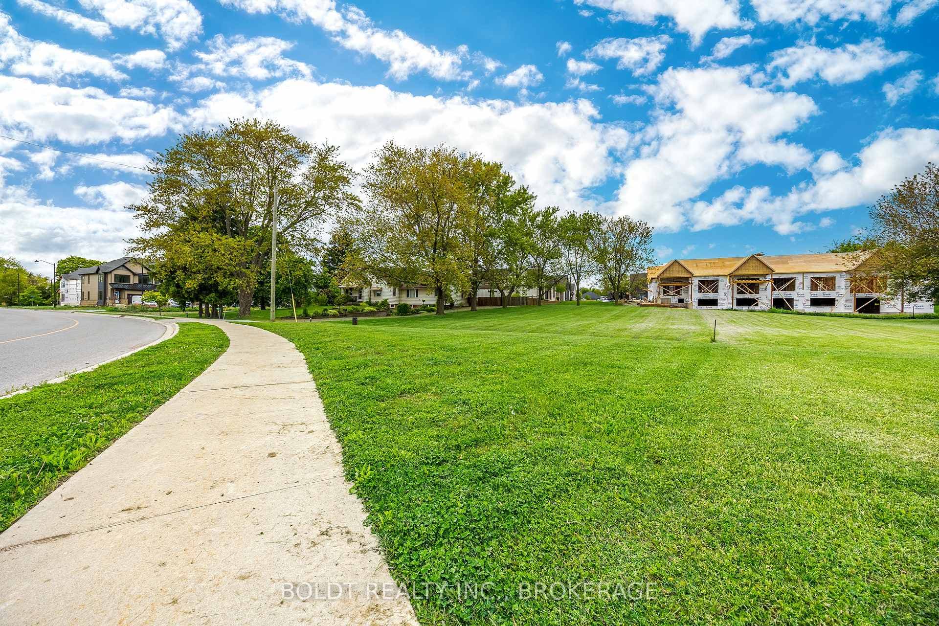 1828 Decew Road photo 6