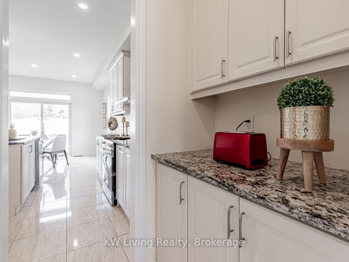 127 Copeland Crescent photo 11