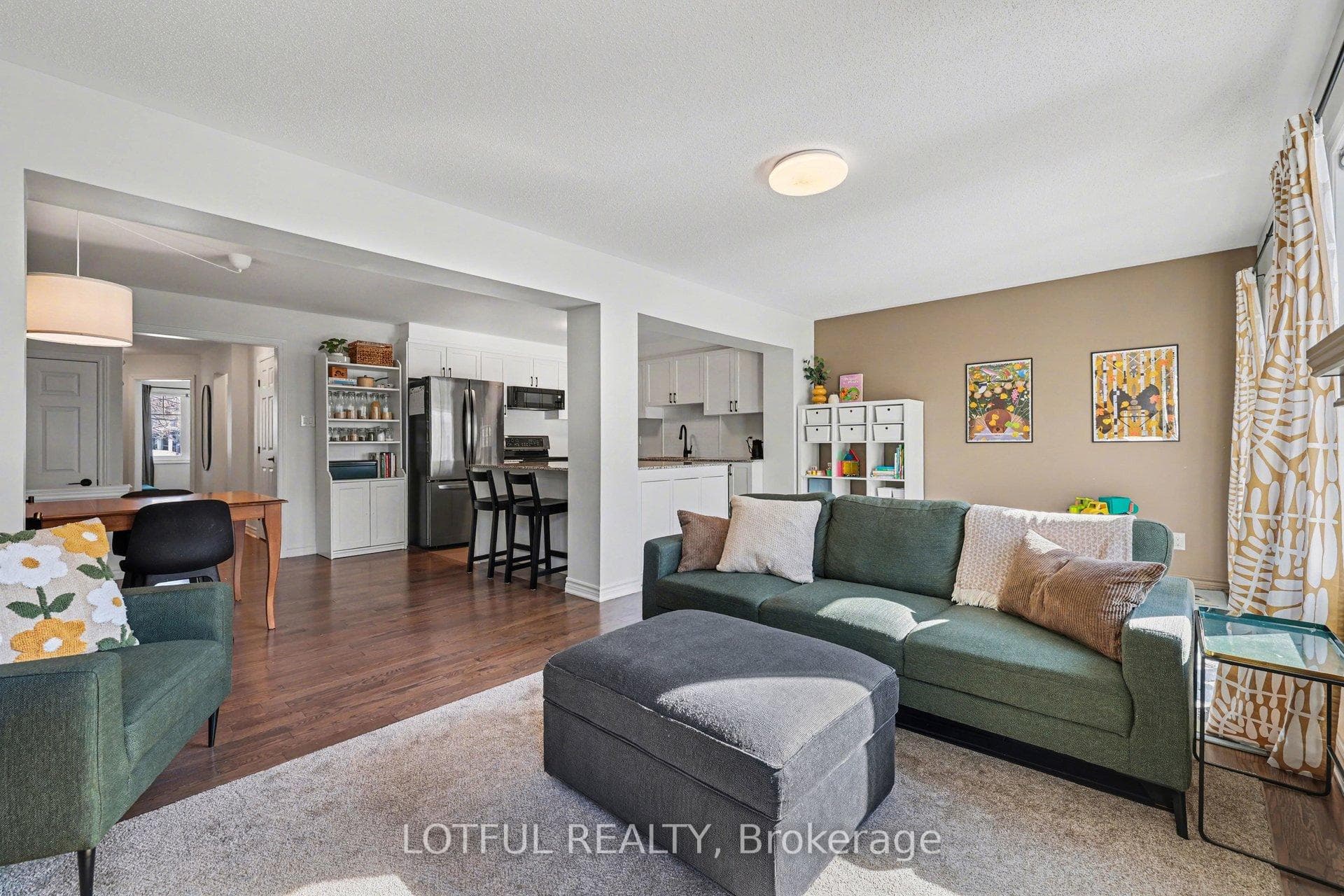 521 Foxlight Circle photo 6