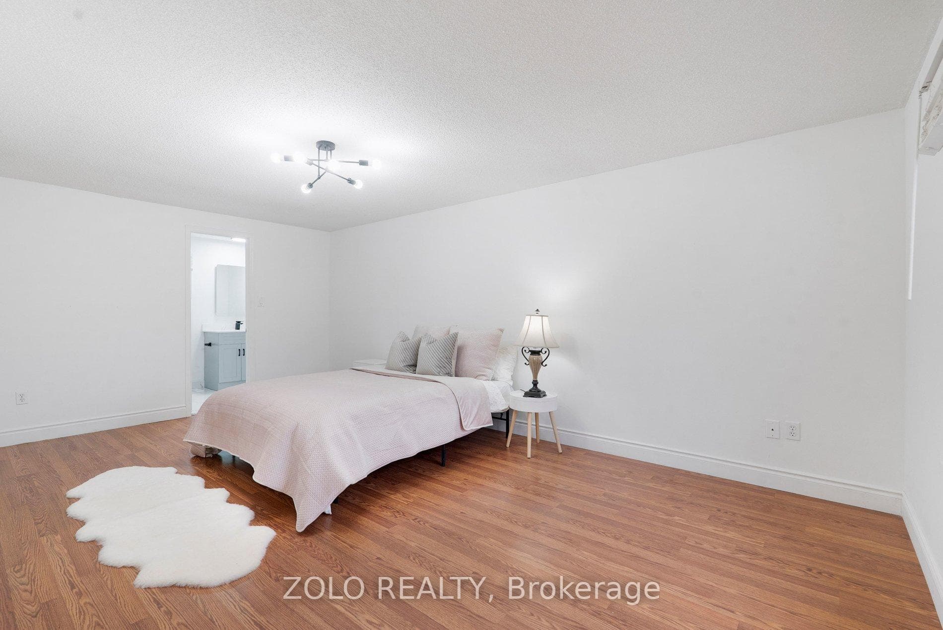 272 Elman Crescent photo 21