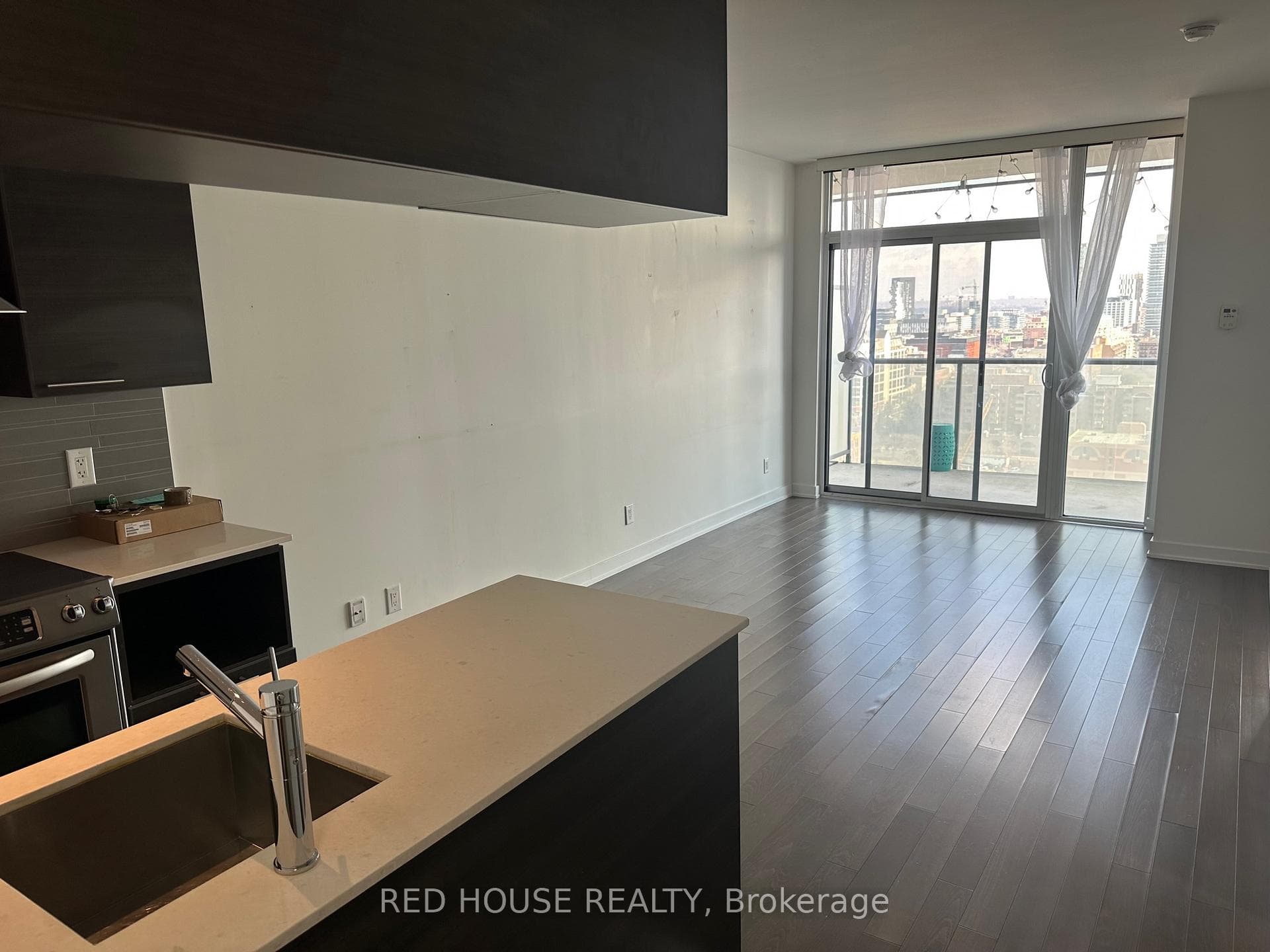 1 Market Street Unit 1807 photo 3