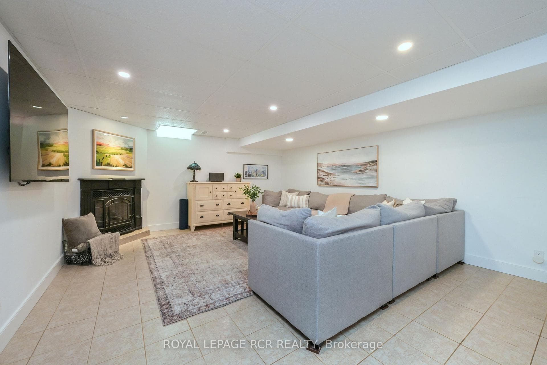 208 Kensington Place photo 28