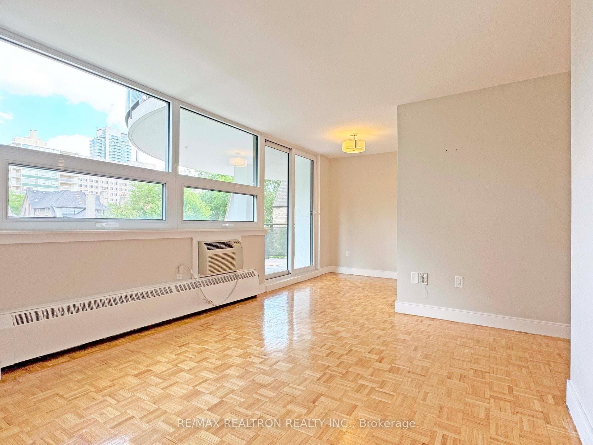 485 Huron Street Unit 406 photo 3