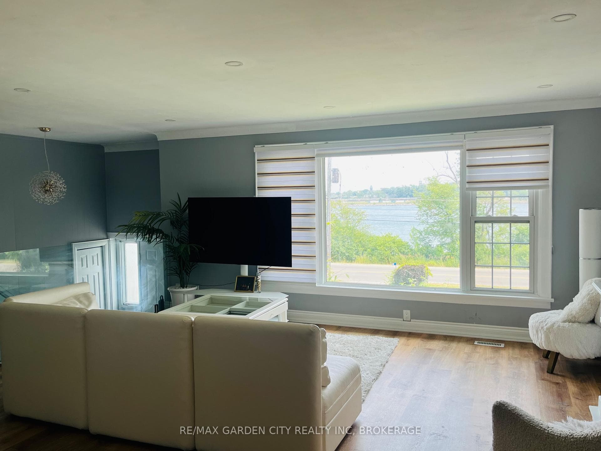 431 Niagara Boulevard photo 10