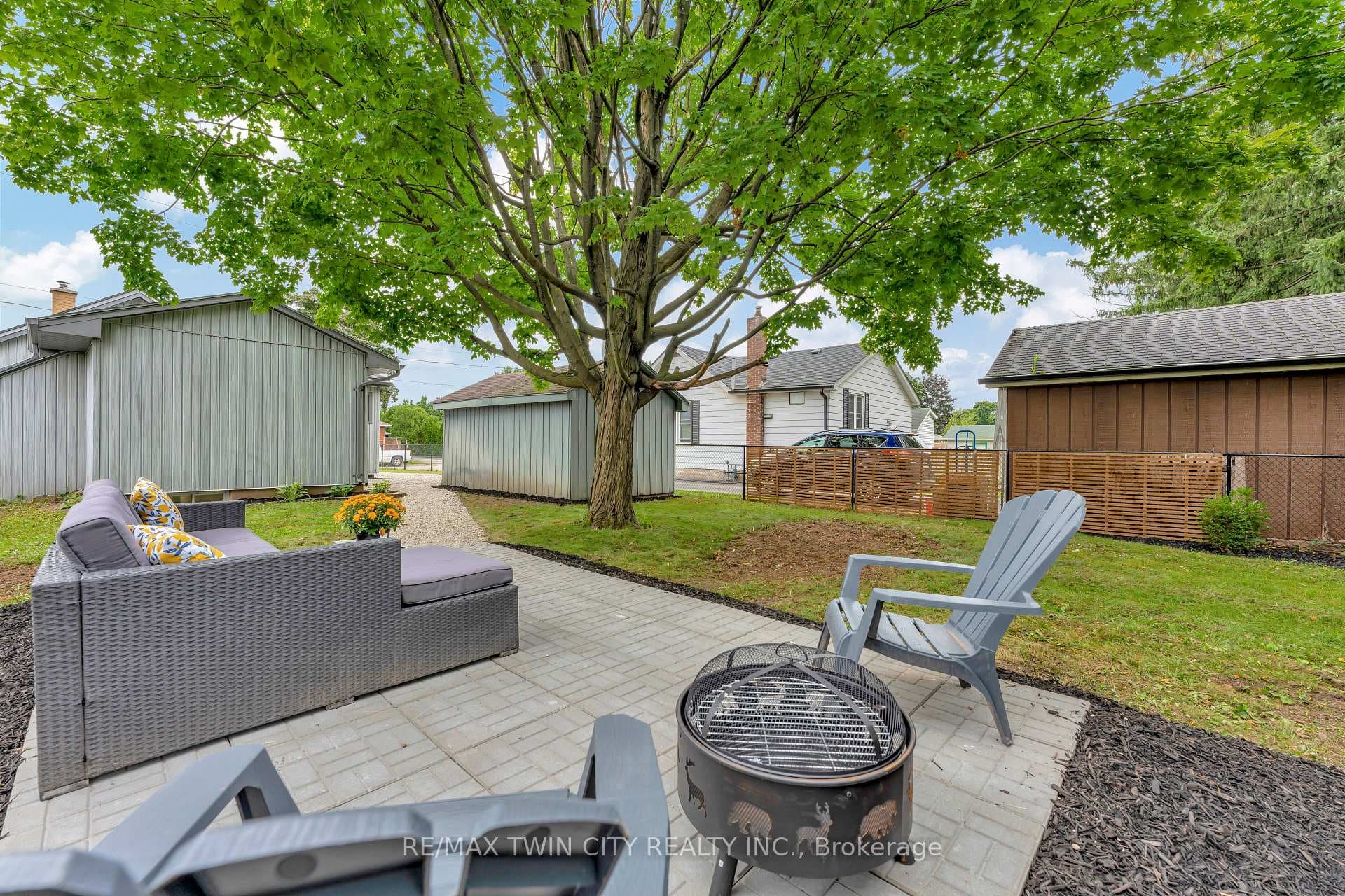 80 Morton Avenue photo 34