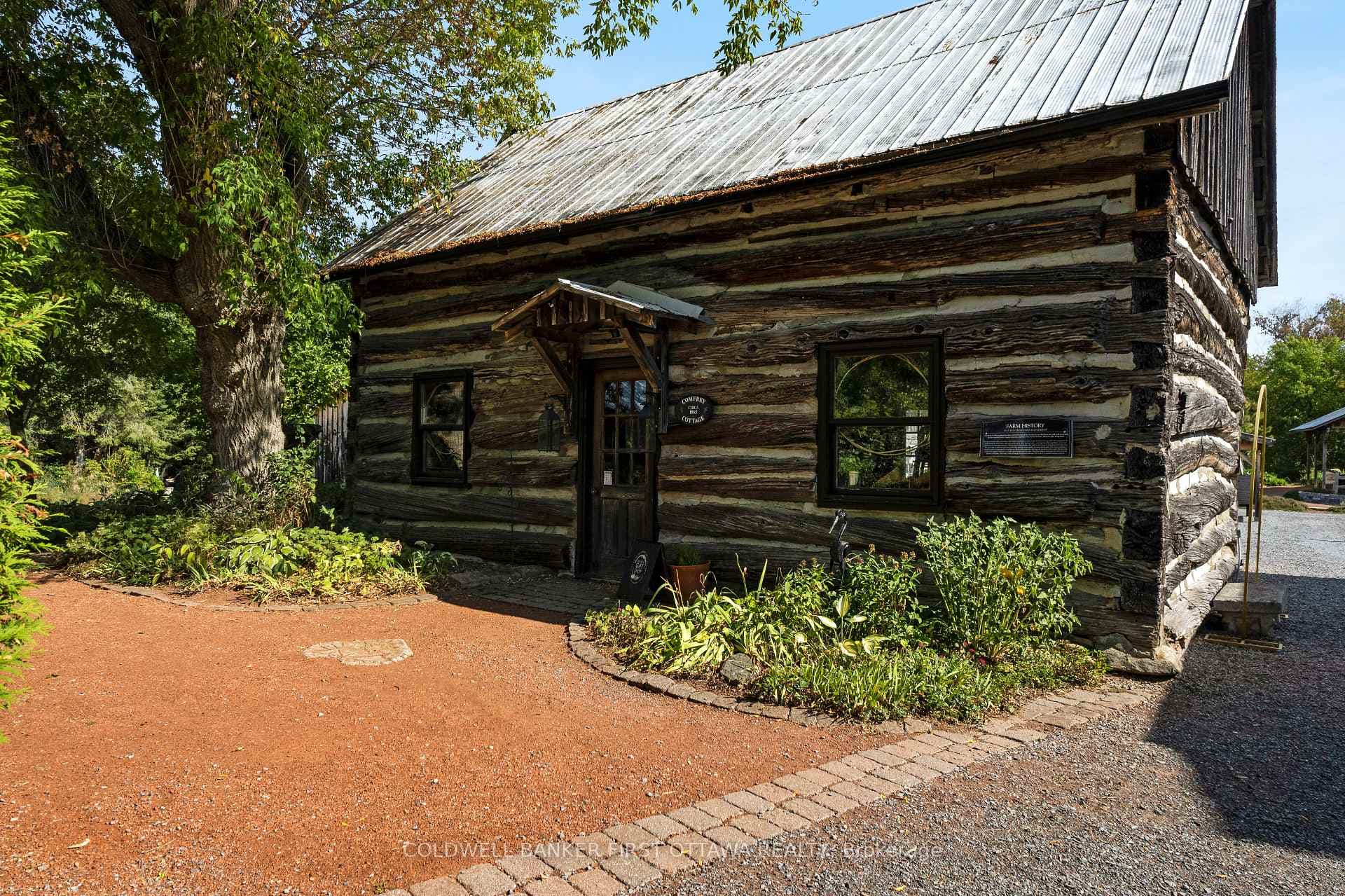 Comfrey Cottage - gift shop/art gallery