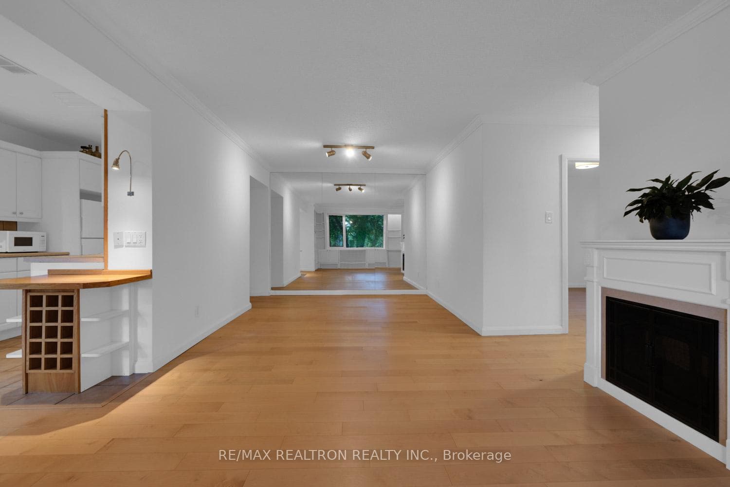 1901 Bayview Avenue Unit 109 photo 9
