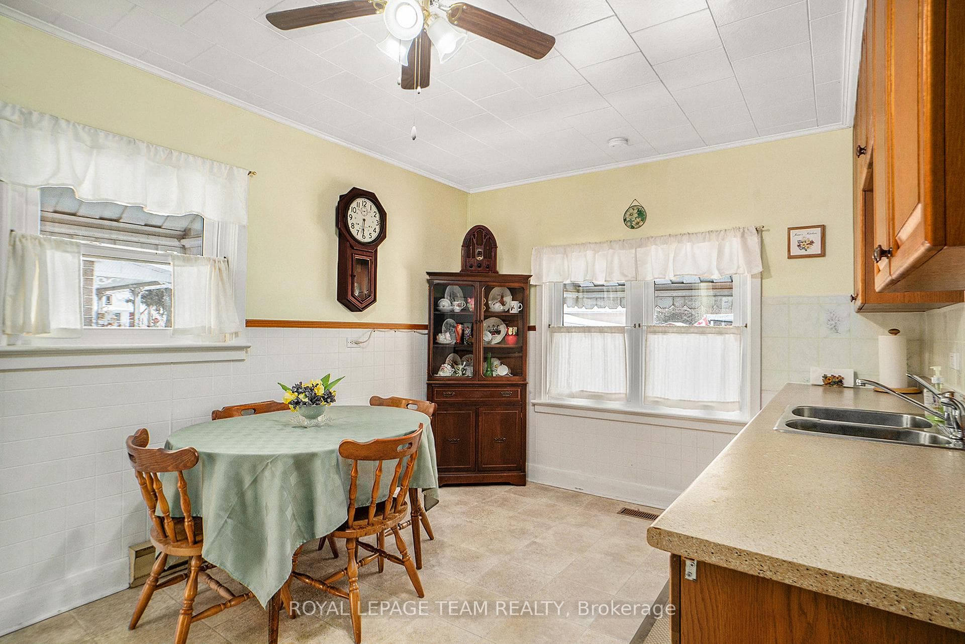 530 Cass Crescent photo 7