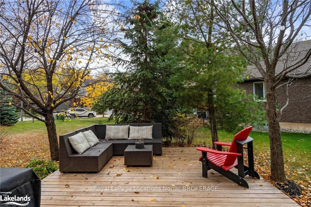 19 LYNDEN Street photo 16