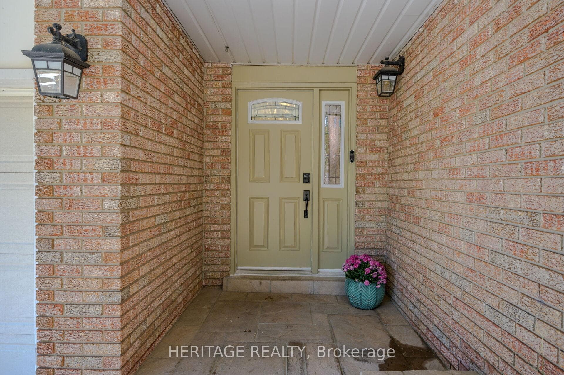 23 Niska Drive photo 2