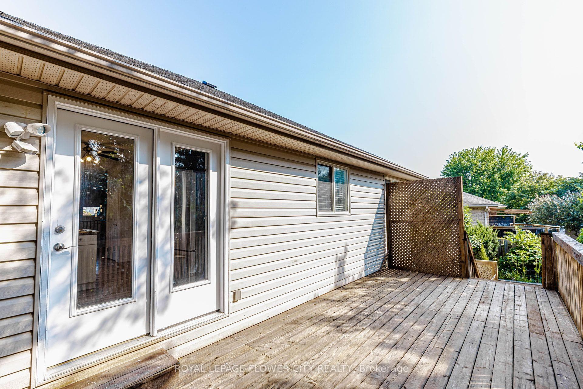 47 QUEENSWAY Drive photo 49