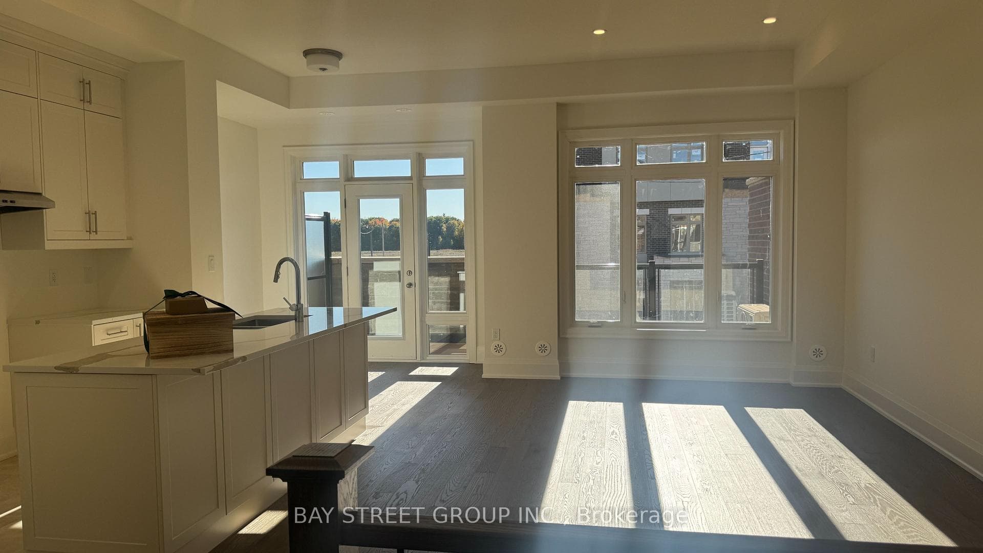 3301 Taha Gardens photo 16