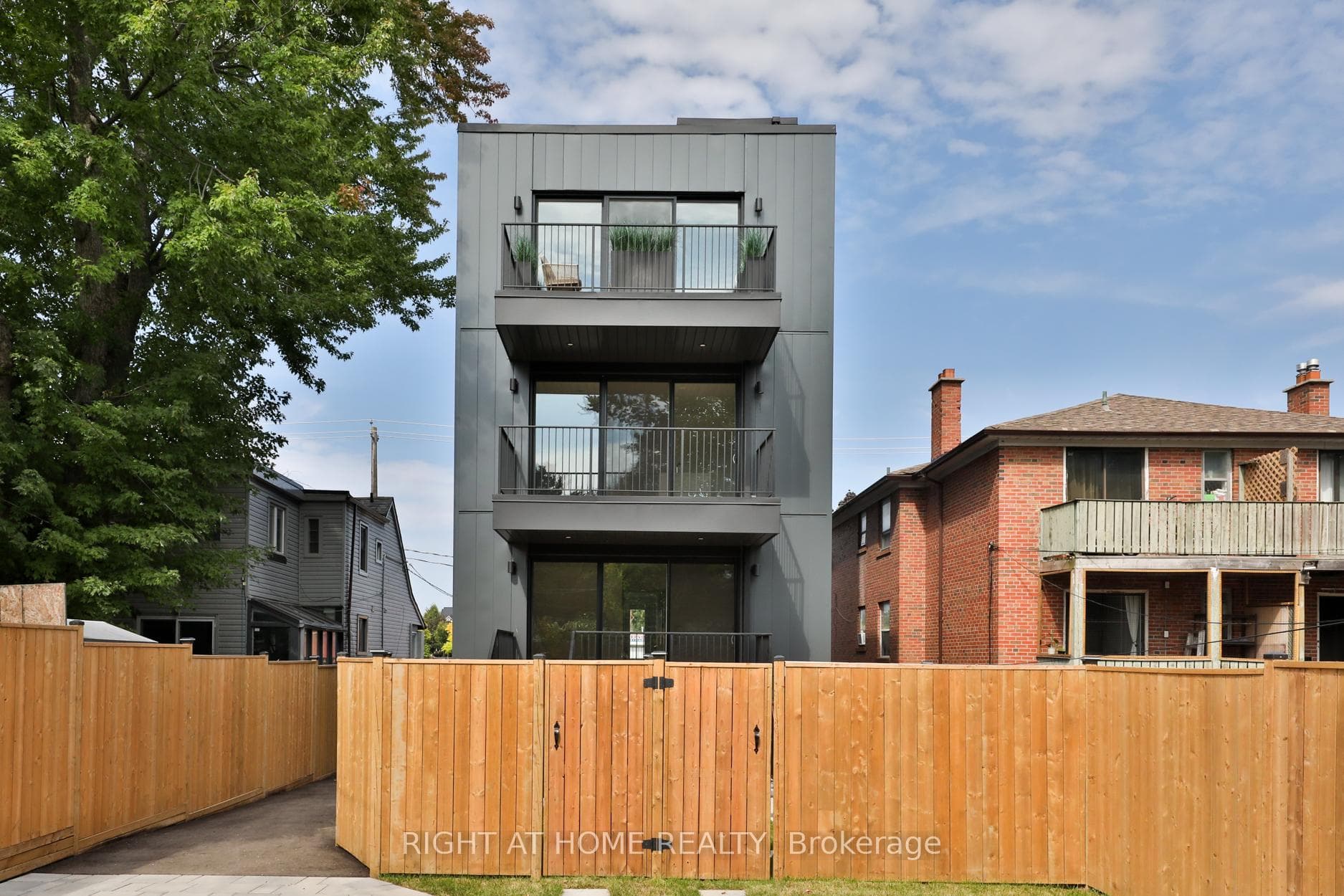2343 Gerrard Street Unit Sky photo 26