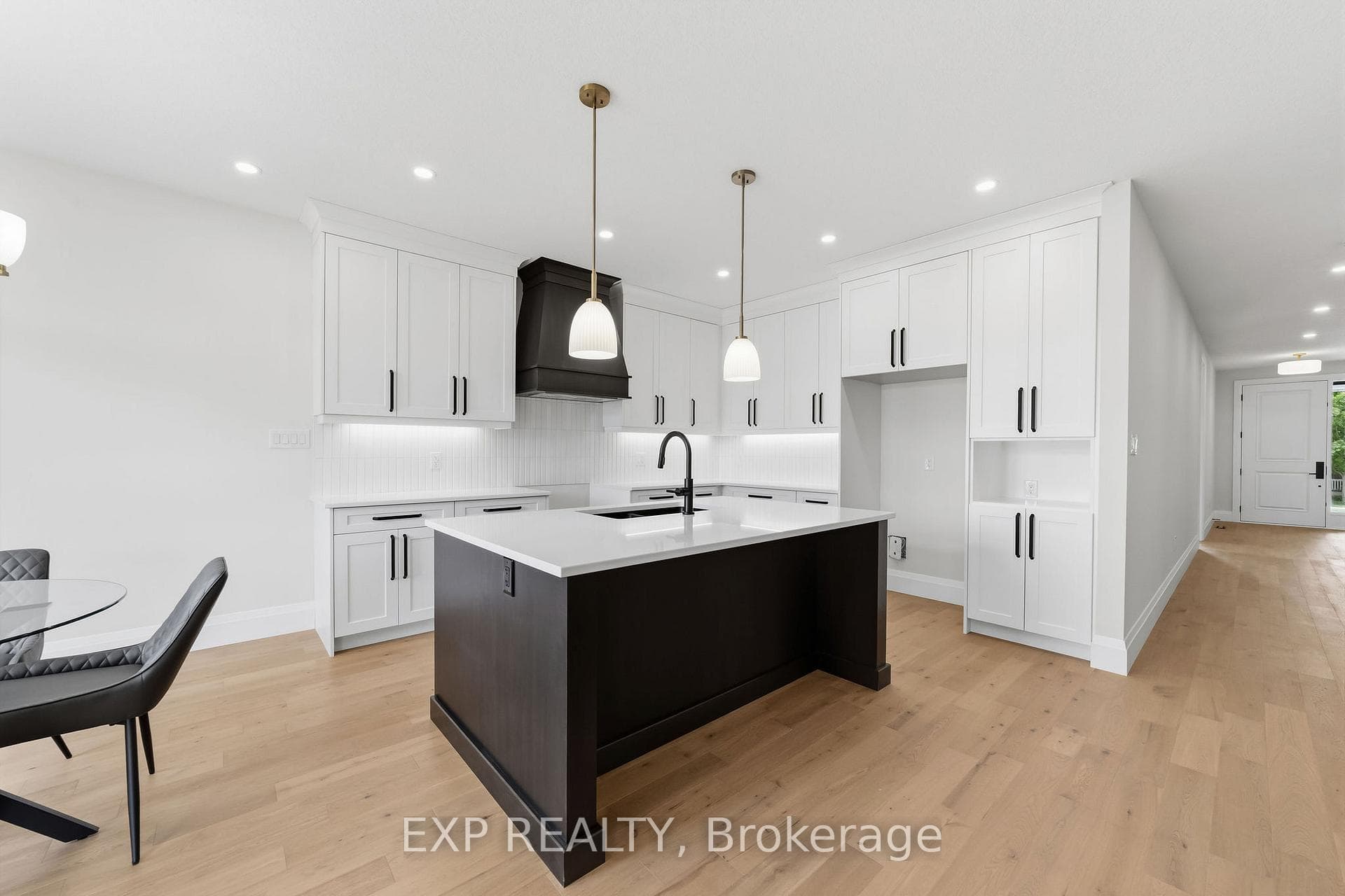 404 Erie Street photo 9