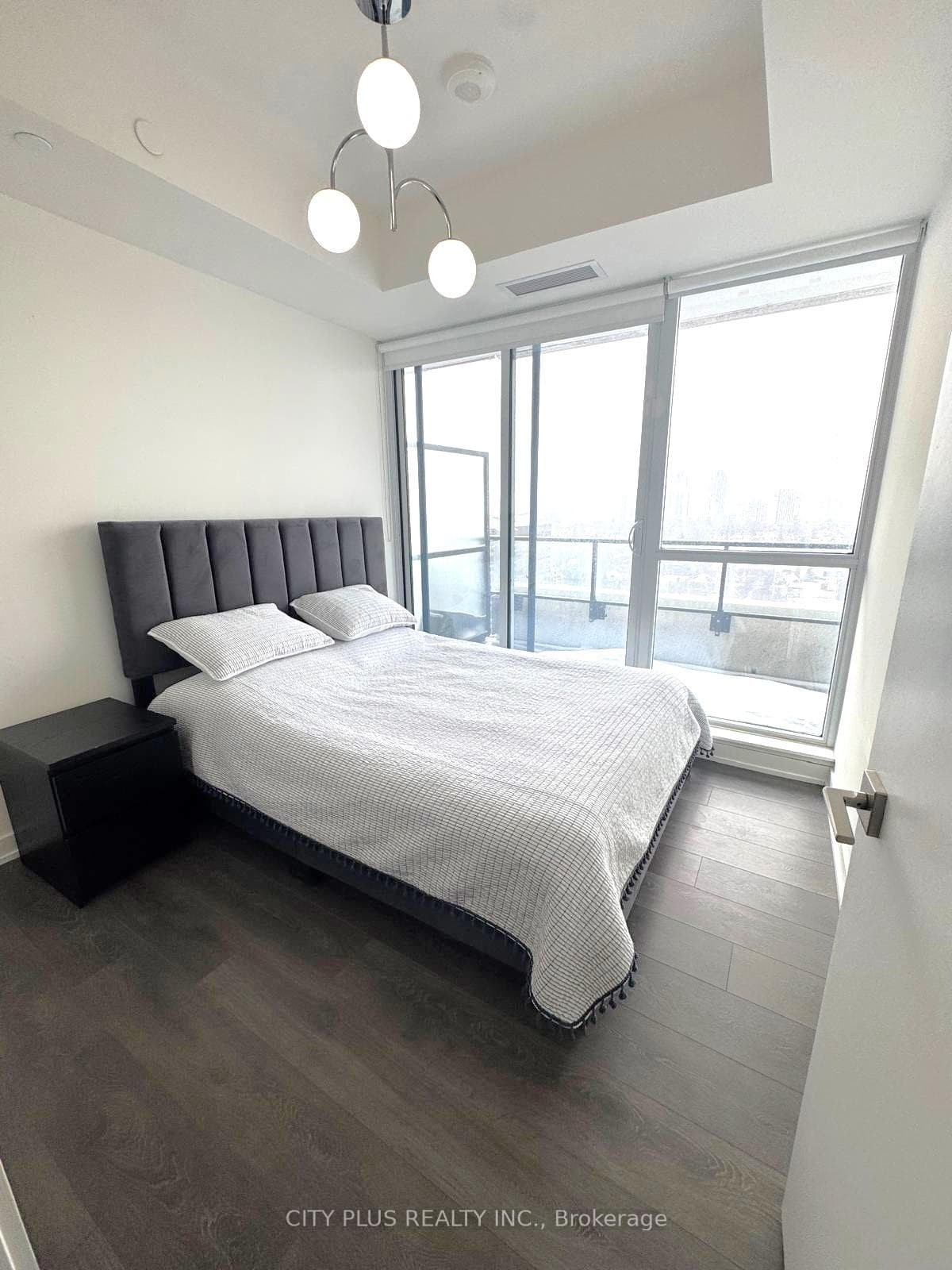 609 Avenue Road Unit 1606 photo 6