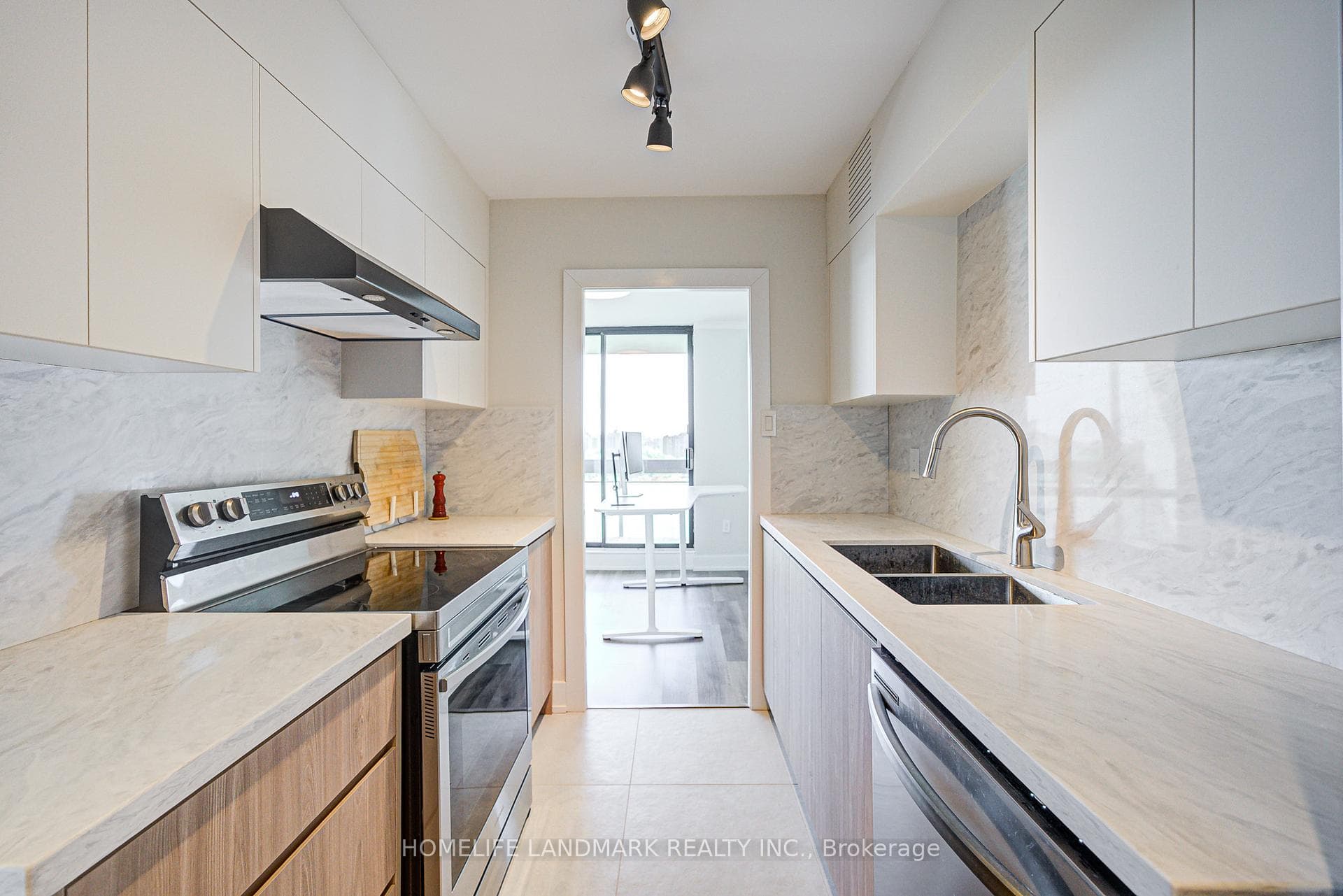 260 Seneca Hill Drive Unit 1706 photo 13