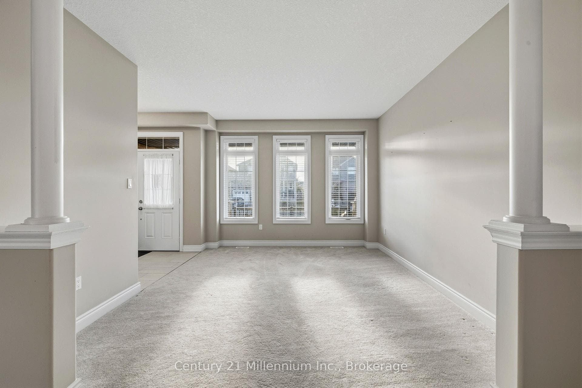 54 Lockerbie Crescent photo 4