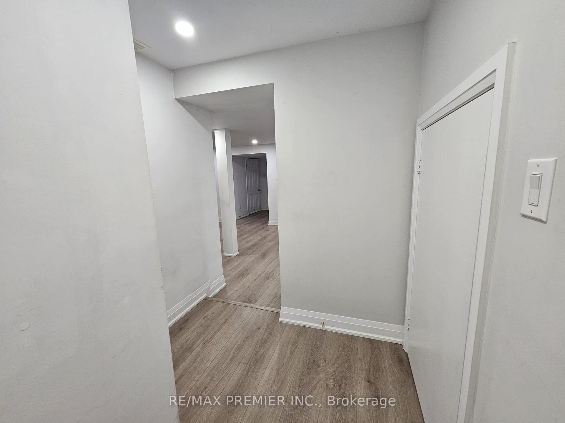 31 Compton Crescent Unit Bsmt Apt A photo 7
