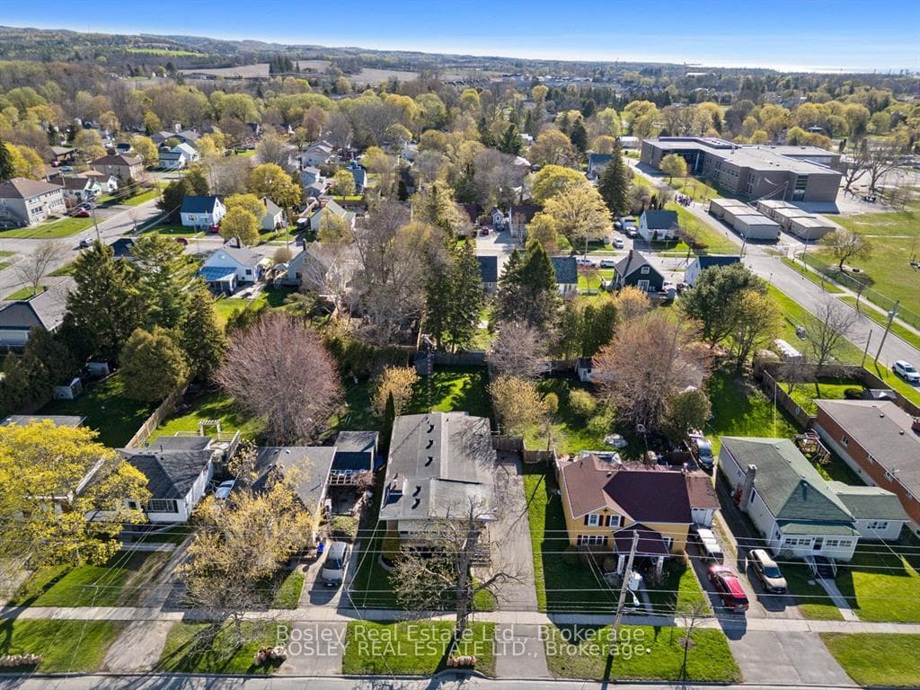 380 D'Arcy Street photo 47