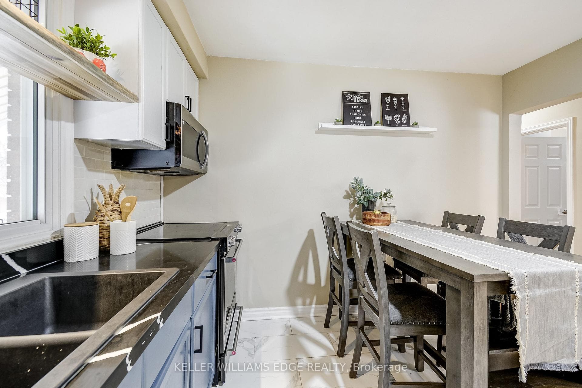 301 East 43rd Street photo 16