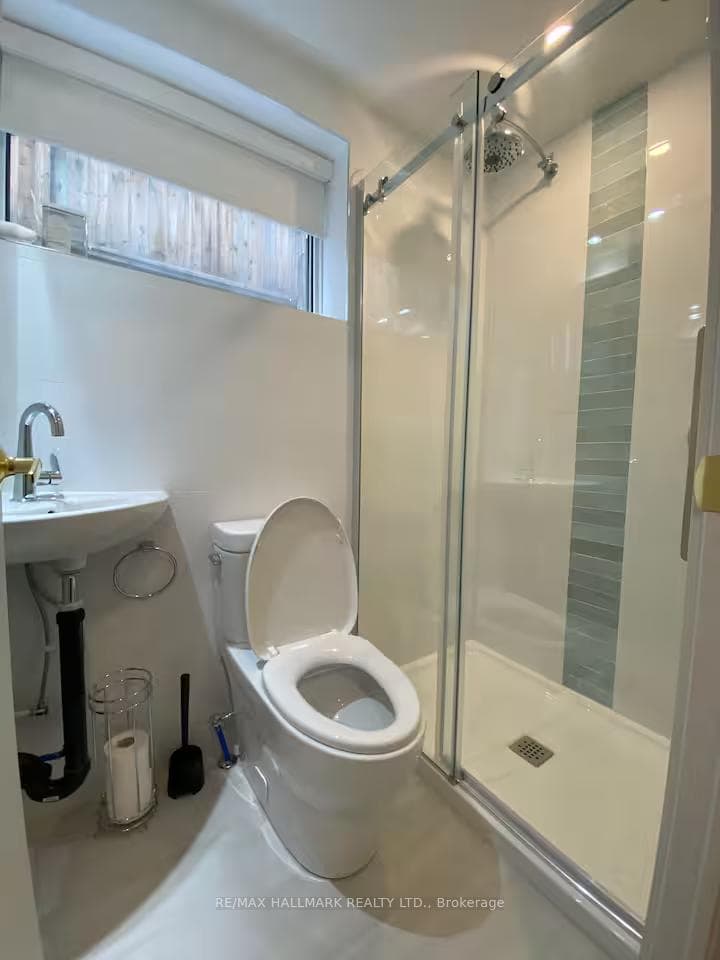 63 St Clements Avenue photo 43