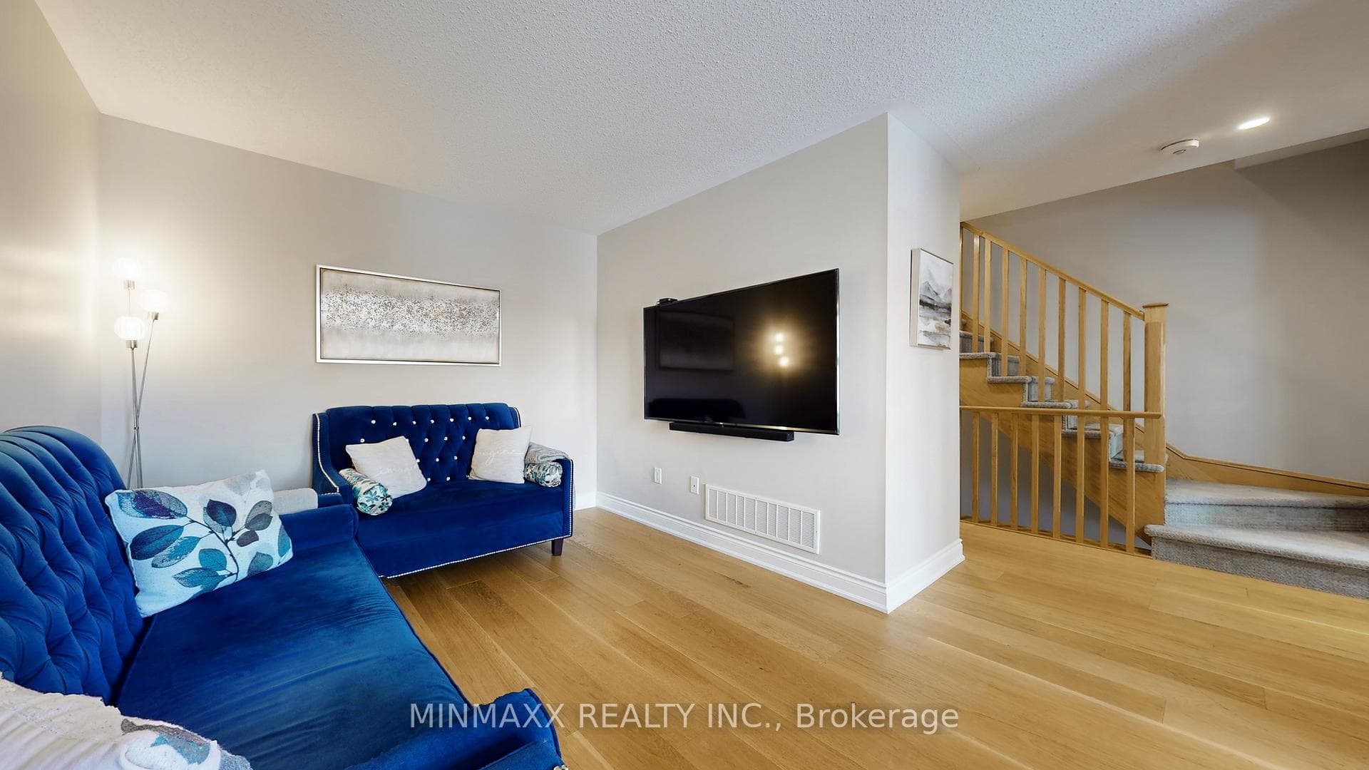 626 Frank Place photo 6