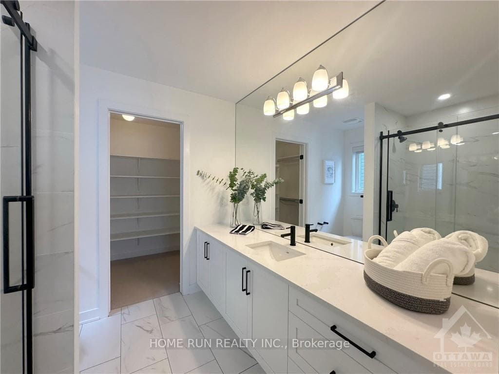 67 VICEROY Mews photo 20