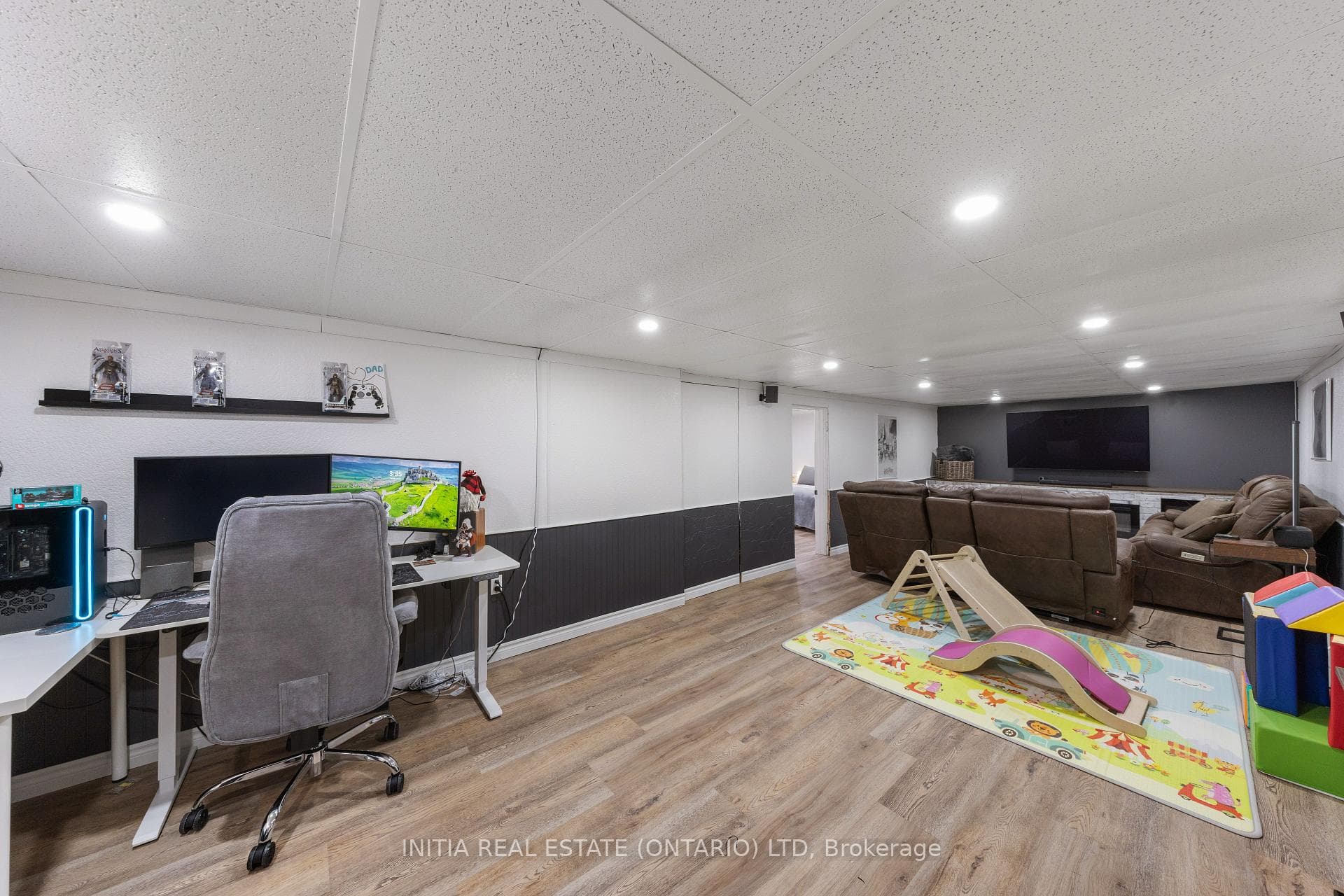 97 Grey Crescent photo 21