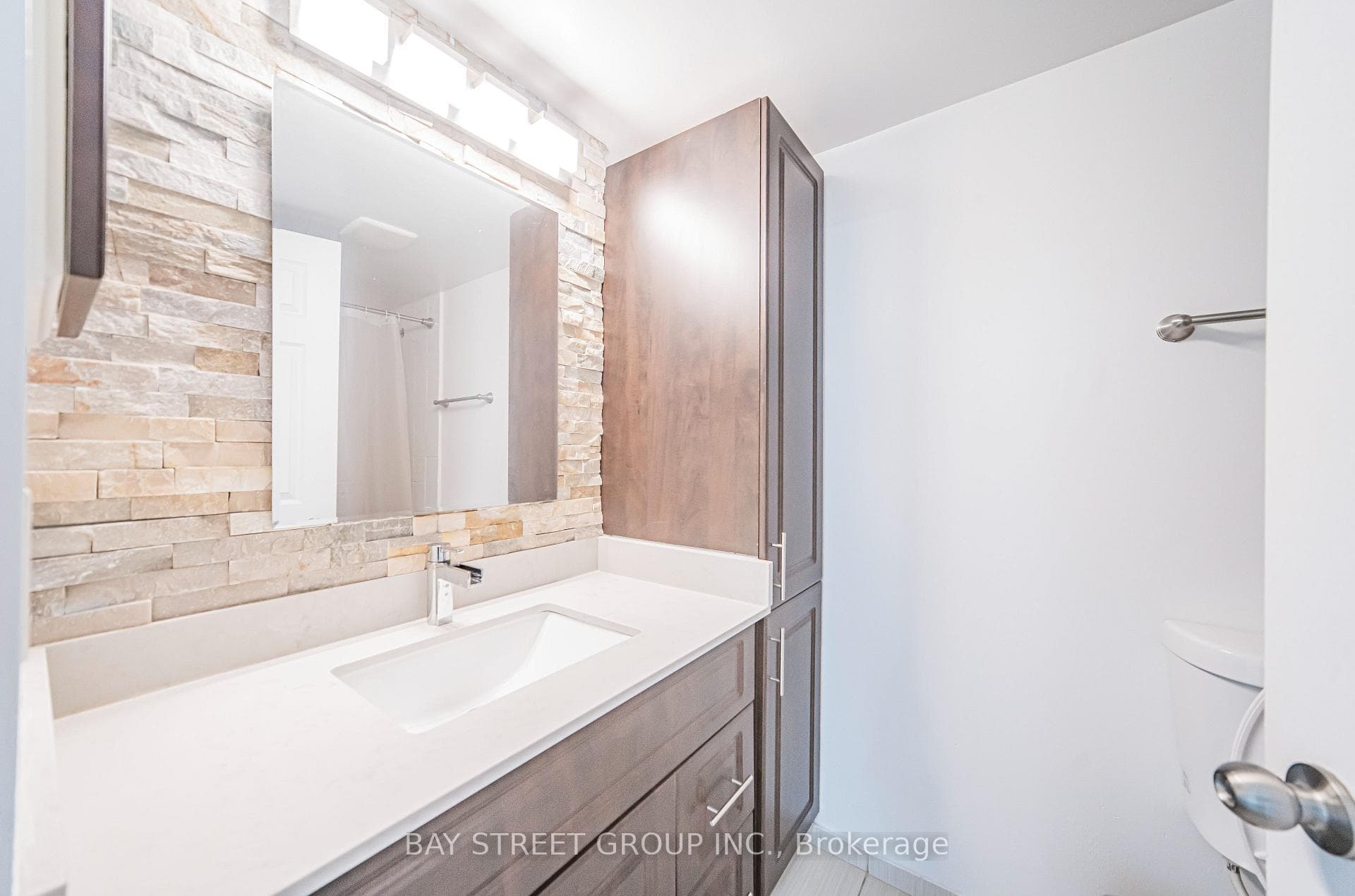 330 Rathburn Road Unit 1810 photo 23